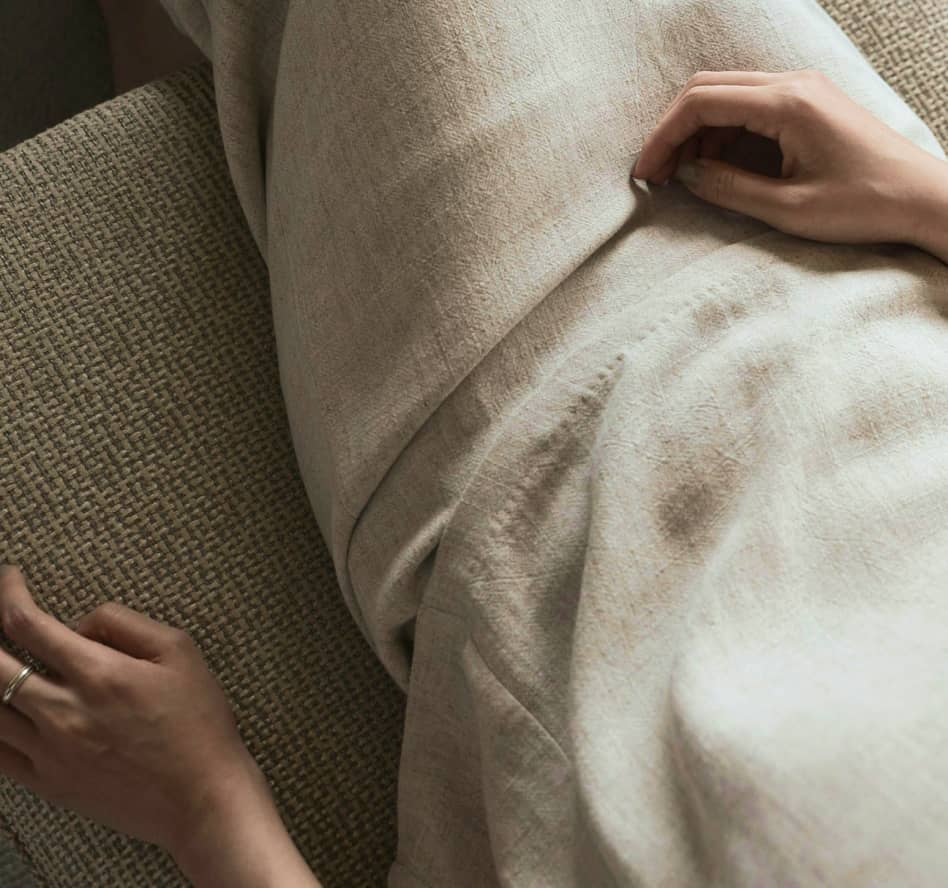 woman-furniture-lp